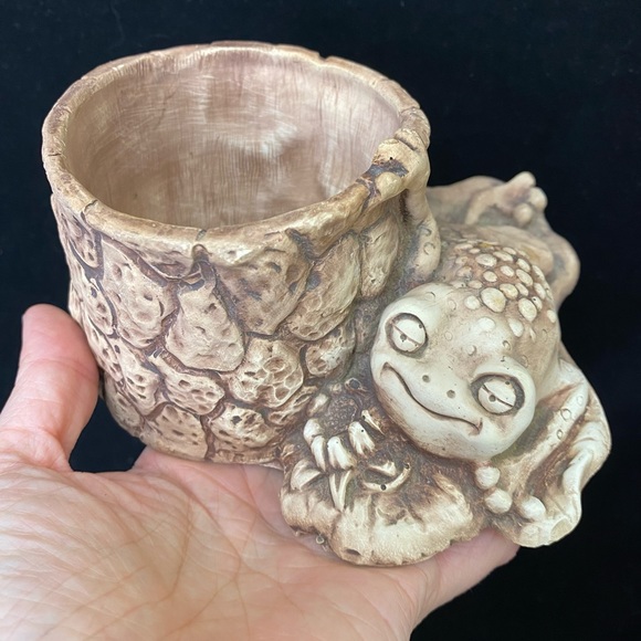 Set of 2, EUC/GUC Vintage 1984, Pompadour Frog & Tree Stump Small Planters - Picture 7 of 15